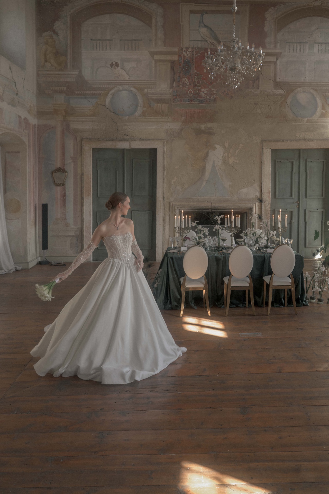 Bride in a refined portrait with prismatic light