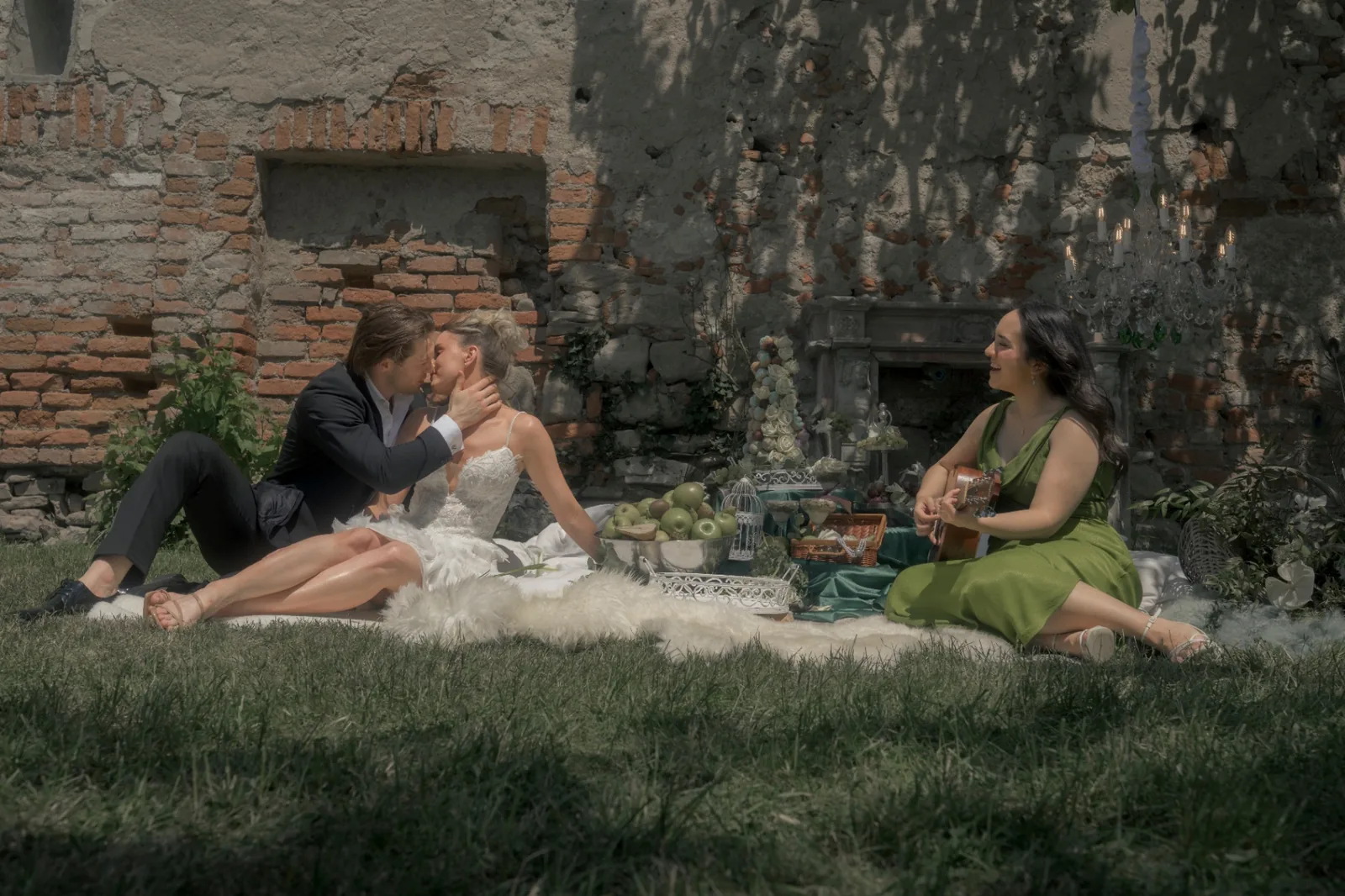 Intimate kiss during an editorial wedding story at Schloss Haggenberg in the Weinviertel.